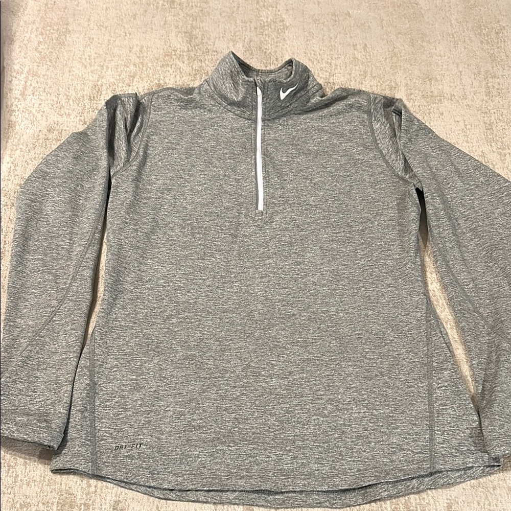 Nike Dri-Fit 1/2 Zip Long Sleeve Pullover Top.      New Without Tags